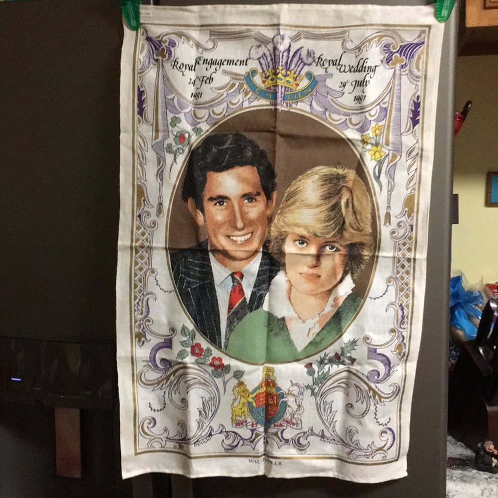 Princess Di vtg linen wall hanger Pristine cons